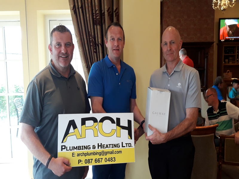Lough Erne winner Bernard Duignan (right) with Cormac Reilly event sponsor presenting and Capt. John O'Connor (left)